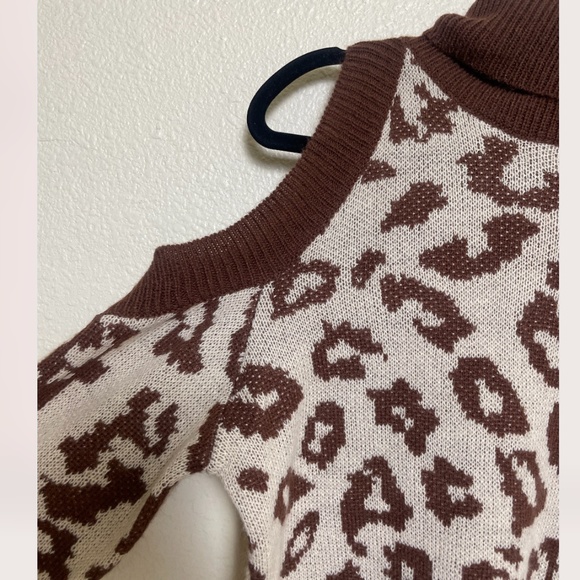 Cold Shoulder Leopard Boho Turtle Neck Mock Off Boho Hipster Winter Hip Blouse - Picture 6 of 6